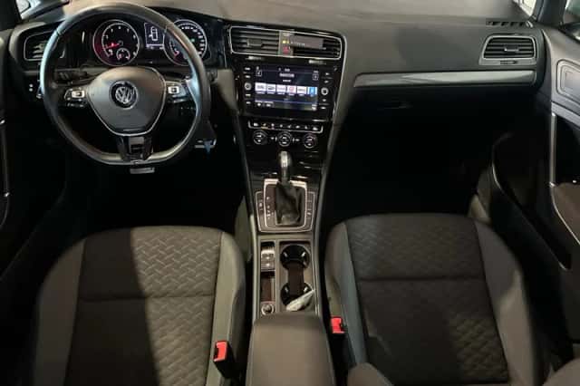 Volkswagen Golf (2019) thumbnail 2