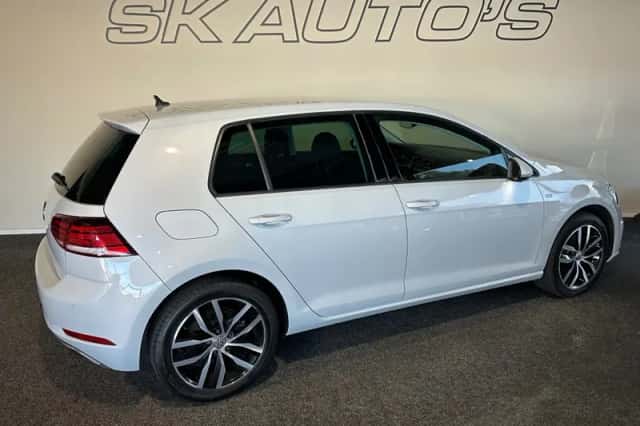 Volkswagen Golf (2019) thumbnail 3