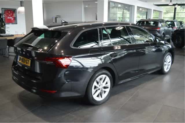 Škoda Octavia (2020) thumbnail 4