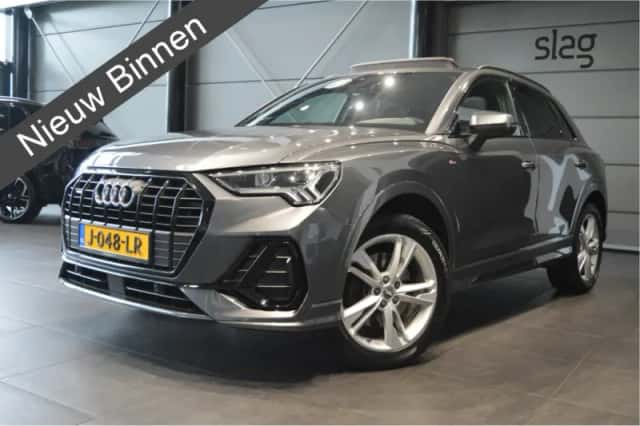 Audi Q3 (2018) thumbnail 1