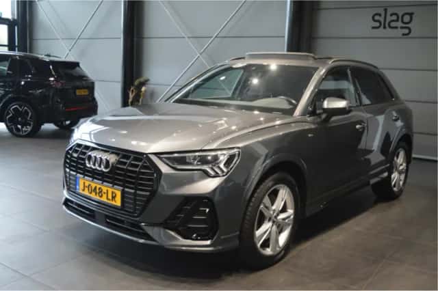 Audi Q3 (2018) thumbnail 2