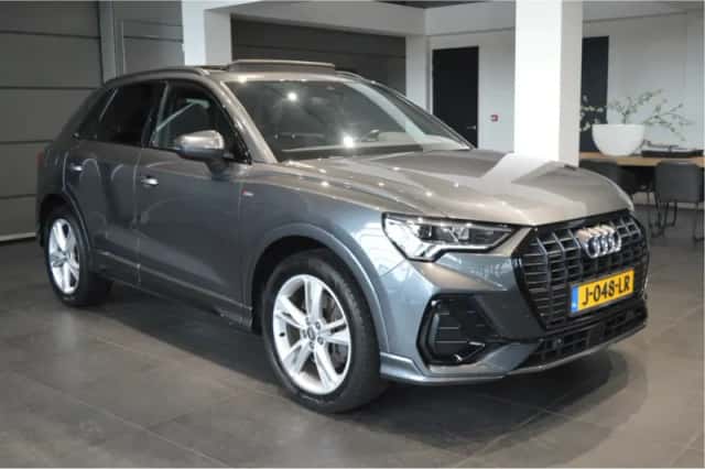 Audi Q3 (2018) thumbnail 3