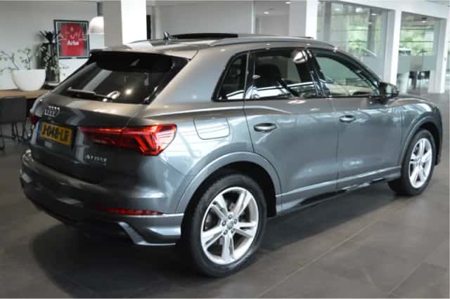 Audi Q3 (2018) thumbnail 4