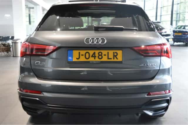 Audi Q3 (2018) thumbnail 5