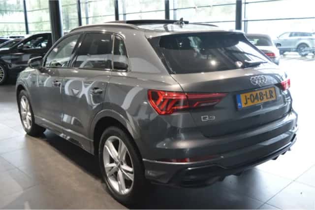 Audi Q3 (2018) thumbnail 6