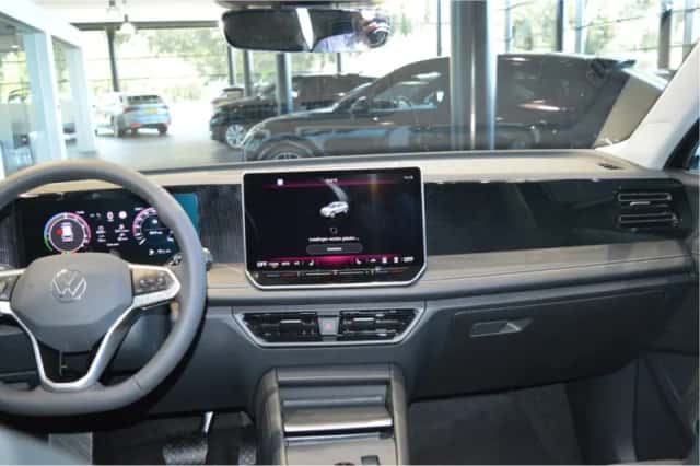 Volkswagen Tiguan (2026) thumbnail 2