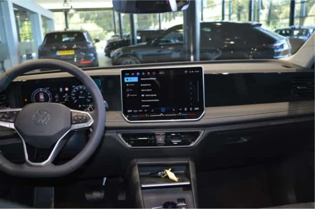 Volkswagen Tiguan (2026) thumbnail 2