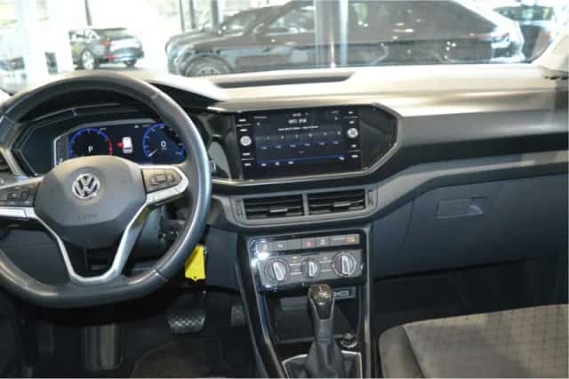 Volkswagen T-Cross (2019) thumbnail 2