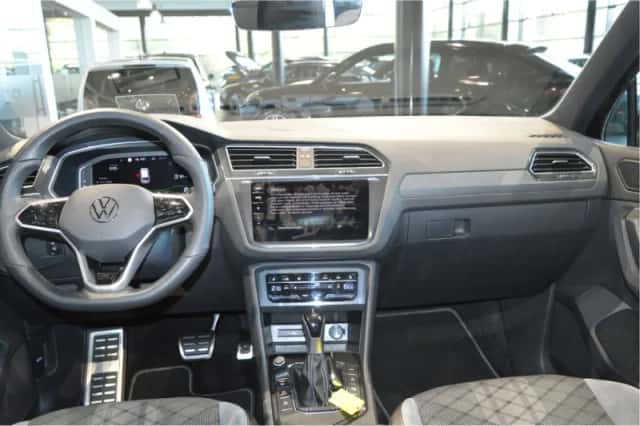 Volkswagen Tiguan (2021) thumbnail 2