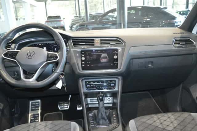 Volkswagen Tiguan (2021) thumbnail 2