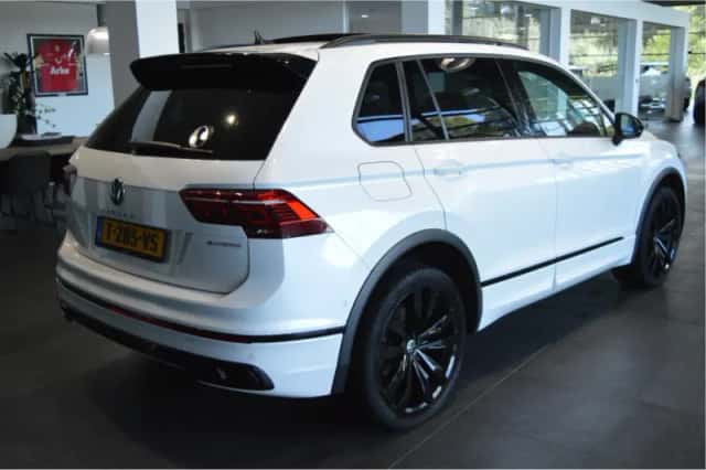 Volkswagen Tiguan (2021) thumbnail 5