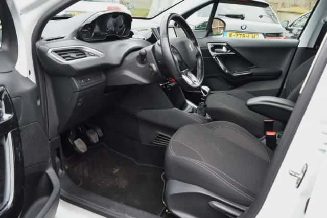 Peugeot 208 (2019) thumbnail 6