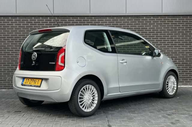 Volkswagen Up! (2013) thumbnail 2