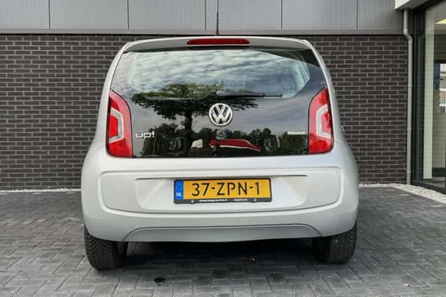 Volkswagen Up! (2013) thumbnail 4