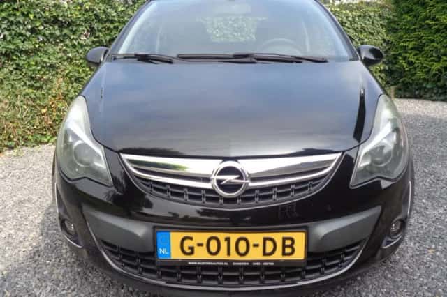 Opel Corsa (2011) thumbnail 2