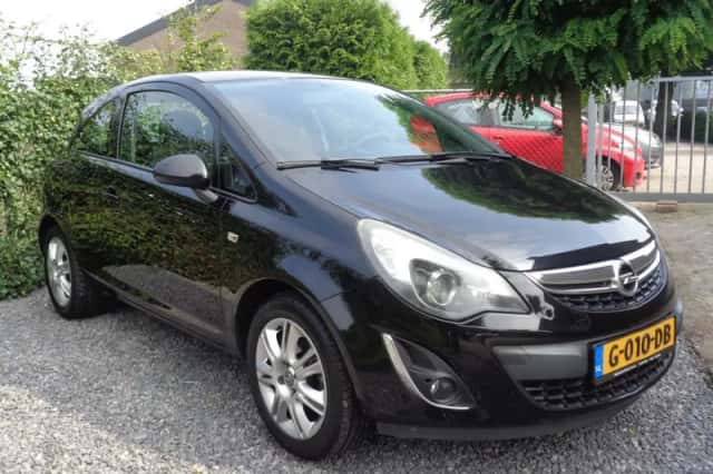Opel Corsa (2011) thumbnail 3