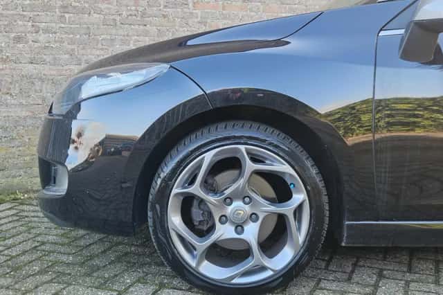 Renault Mégane (2011) thumbnail 3