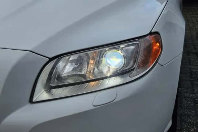 Volvo V70 (2011) thumbnail 2