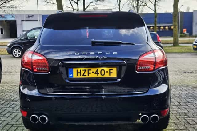 Porsche Cayenne (2010) thumbnail 4