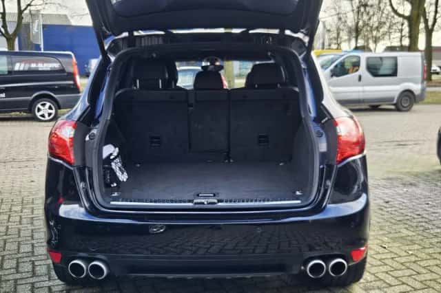 Porsche Cayenne (2010) thumbnail 5