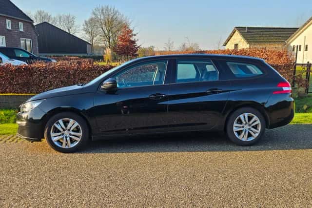 Peugeot 308 (2015) thumbnail 2