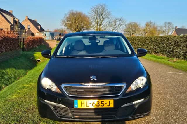 Peugeot 308 (2015) thumbnail 4