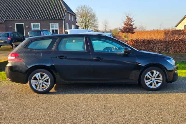 Peugeot 308 (2015) thumbnail 6