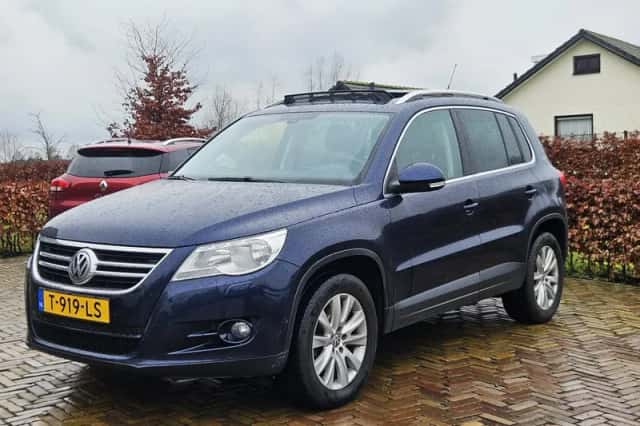 Volkswagen Tiguan (2010) thumbnail 1