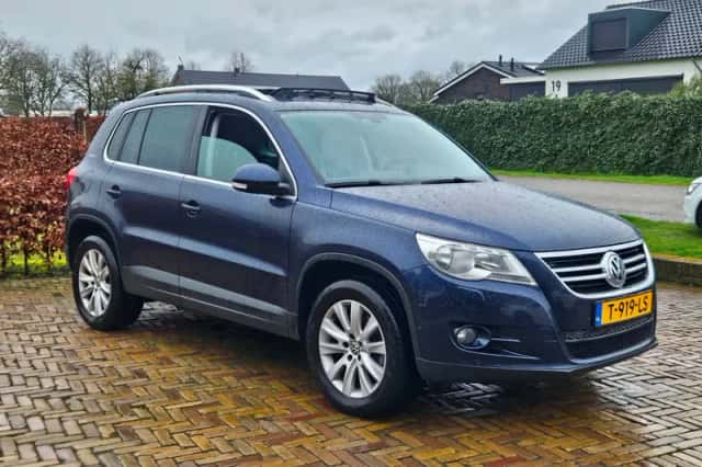 Volkswagen Tiguan (2010) thumbnail 3