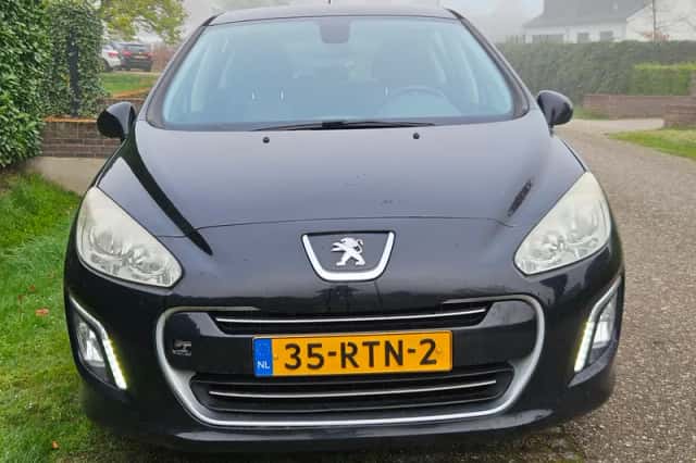 Peugeot 308 (2011) thumbnail 2