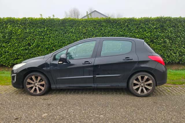 Peugeot 308 (2011) thumbnail 5