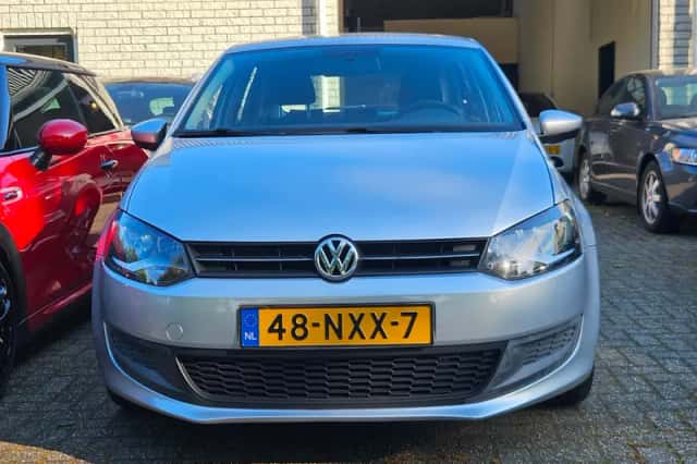 Volkswagen Polo (2011) thumbnail 2