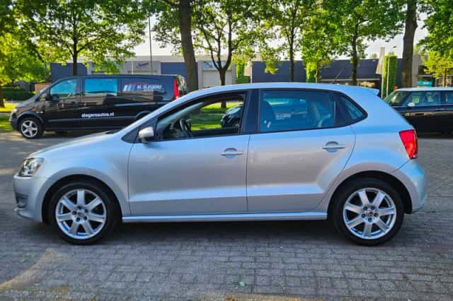 Volkswagen Polo (2011) thumbnail 4