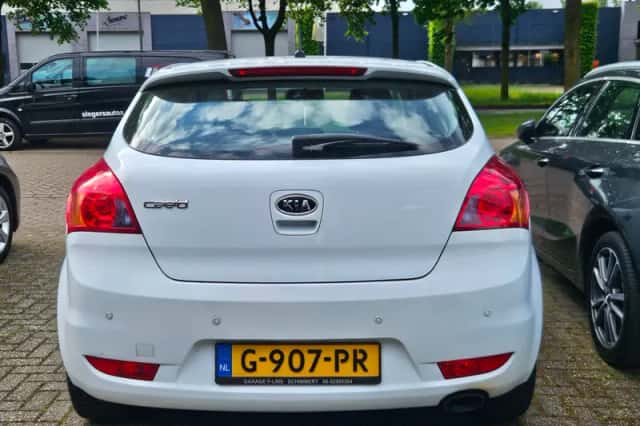 Kia ProCeed (2009) thumbnail 5