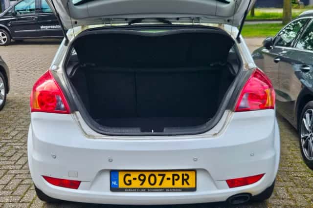 Kia ProCeed (2009) thumbnail 6