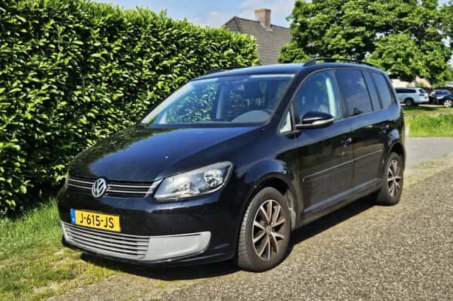 Volkswagen Touran (2010) thumbnail 1