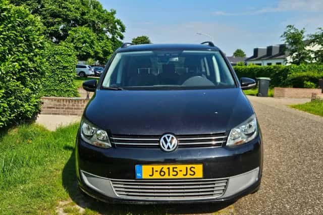 Volkswagen Touran (2010) thumbnail 2