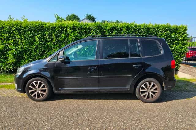 Volkswagen Touran (2010) thumbnail 3