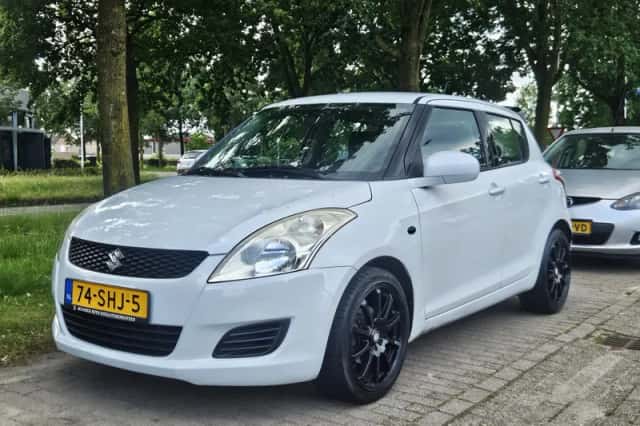 Suzuki Swift (2011) thumbnail 1