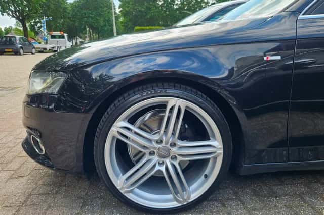 Audi A4 (2011) thumbnail 5