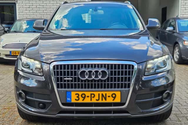 Audi Q5 (2011) thumbnail 2