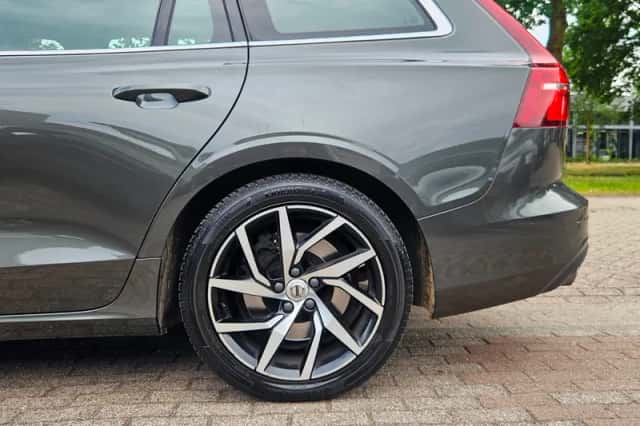 Volvo V60 (2019) thumbnail 4