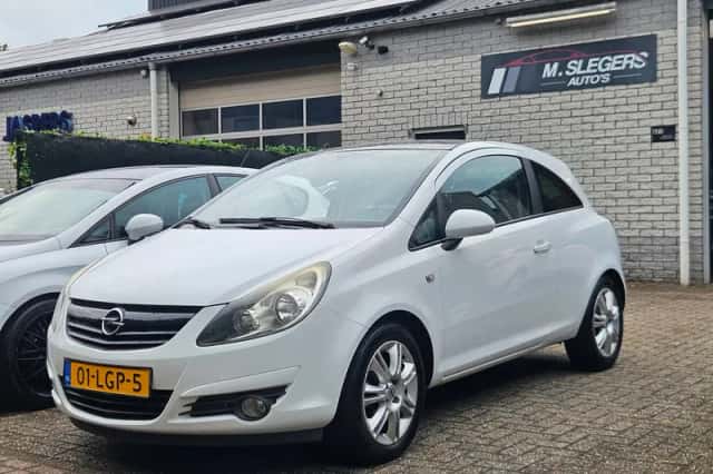 Opel Corsa (2010) thumbnail 1