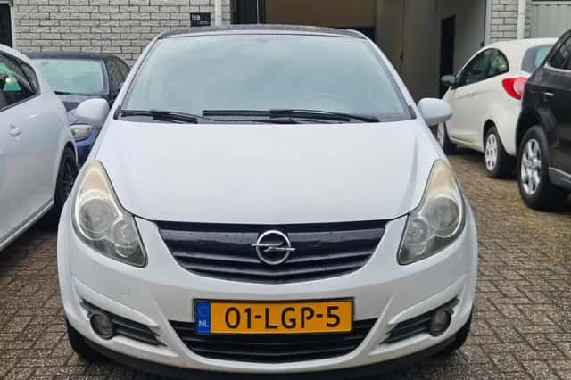 Opel Corsa (2010) thumbnail 2