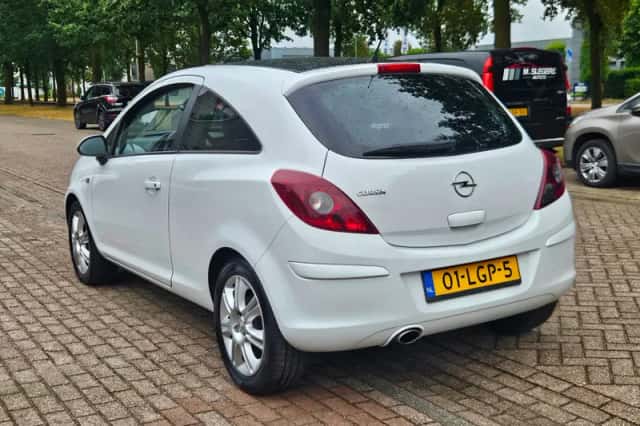 Opel Corsa (2010) thumbnail 6