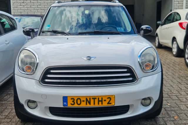 MINI Countryman (2010) thumbnail 2