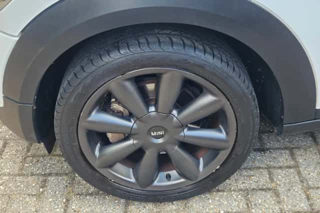 MINI Countryman (2010) thumbnail 3
