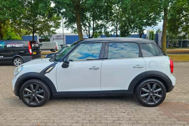 MINI Countryman (2010) thumbnail 4