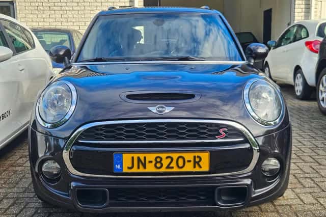 MINI Cooper S (2015) thumbnail 2