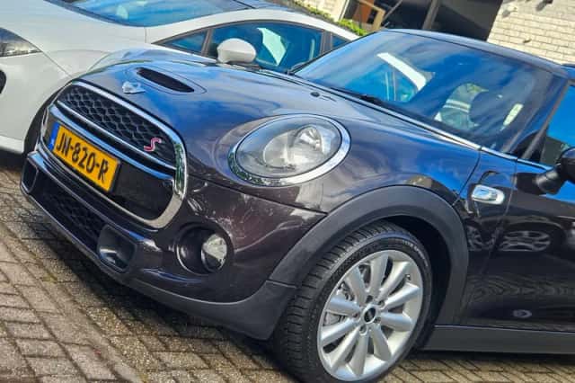 MINI Cooper S (2015) thumbnail 3